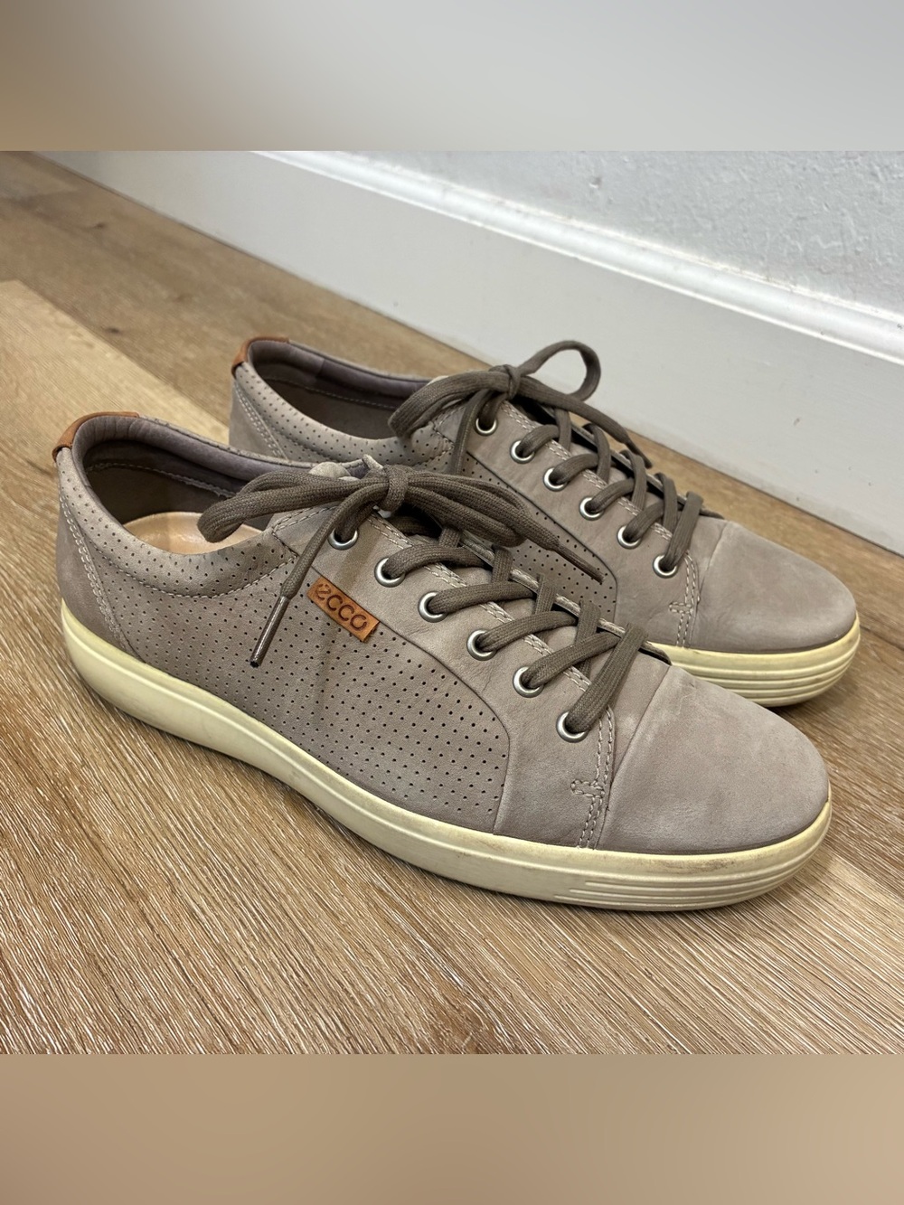 ECCO Soft 7 Sneakers In A Grey Leather Perforated Style Men’s Size 42